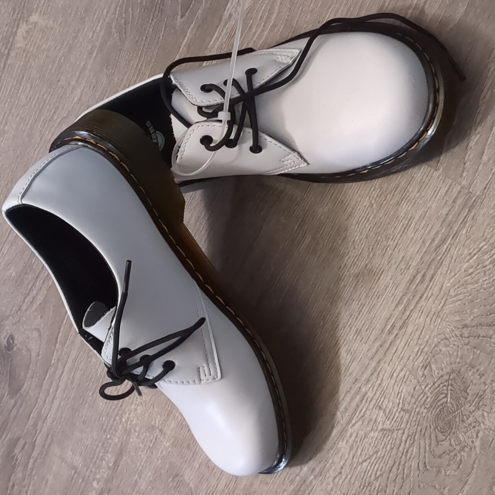 Dr. Martens 1461 NWOT White Smooth 3 Eyelet Shoe size 7